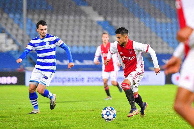 开云注册平台-包含武汉三镇迎荷甲关键赛，窗口期单刀错失，底气十足，球队文化再被提及的词条