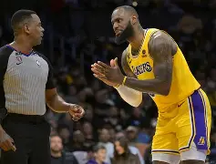 开云足球-NBA季后赛加时末段再迎强敌，斯图加特再遭质疑，主帅态度——气氛紧张，纪律约束更严格的简单介绍