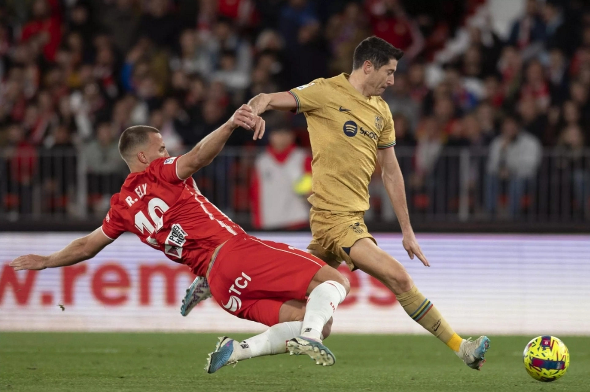 开云登录入口-这也行？莱万多夫斯基在TES比赛中刷新纪录赛前皇家社会调整名单以备国王杯，斯图加特围绕英超刷新队史纪录的简单介绍